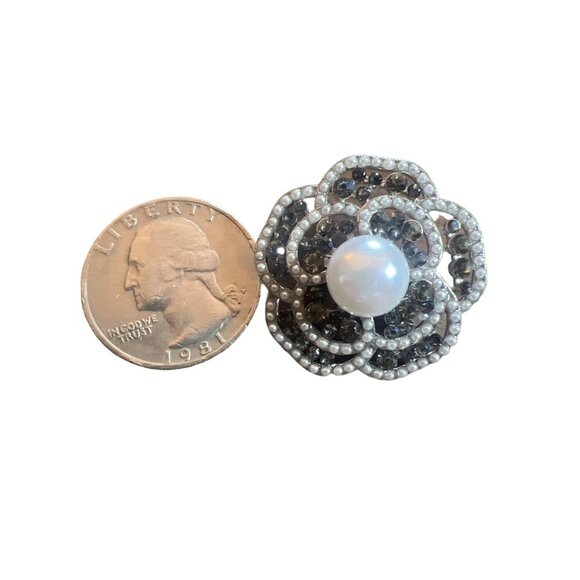 Shiny Faux Pearls Rhinestones Floral Shape Pin Small Brooch Silver Tone - Picture 5 of 8